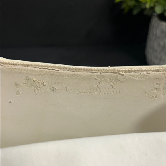 Chic White Croc-Embossed Satchel - Picture 11 of 13